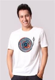 Phối đồ đơn giản với áo phông nam